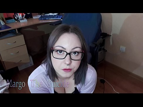 ❤️ Секси девојка со наочари длабоко го цица дилдото на камерата ️❌ Домашно порно на mk.dewporn.ru ❌️❤